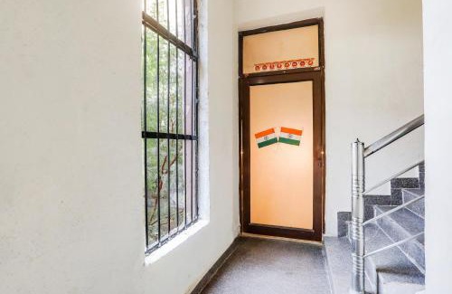 Sainik Farm Hotel | Budget-Friendly OYO Saket Residency KD Plaza Near Metro
