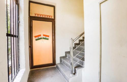 Sainik Farm Hotel | Budget-Friendly OYO Saket Residency KD Plaza Near Metro