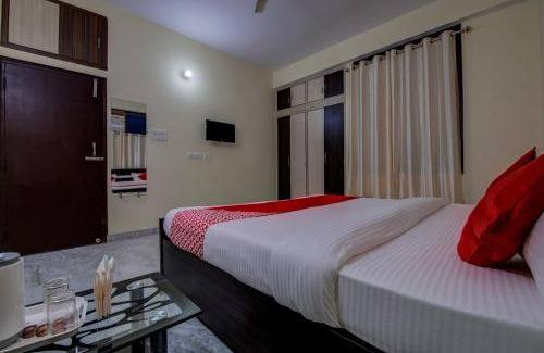 Patna Hotel | Pet-Friendly Retreat at Rajbanshi Nagar with Hot Tub