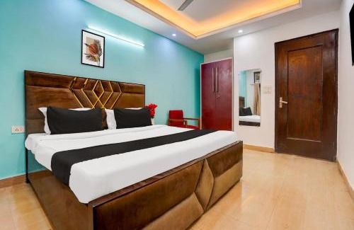 Sainik Farm Hotel | Budget-Friendly Stay at OYO Silver Key KD Plaza Near Metro