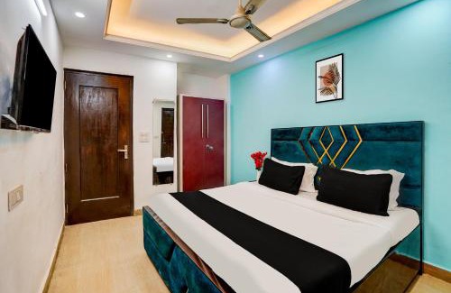 Sainik Farm Hotel | Budget-Friendly Stay at OYO Silver Key KD Plaza Near Metro