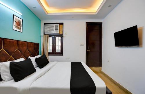 Sainik Farm Hotel | Budget-Friendly Stay at OYO Silver Key KD Plaza Near Metro