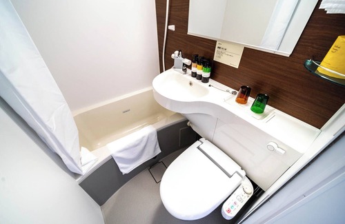 Shimonoseki Hotel | Eco-Friendly Comfort at Super Hotel Premier Shimonoseki