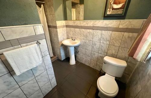 Pomona Hotel | Pet-Friendly Retreat at Super Inn Motel, Downtown Pomona