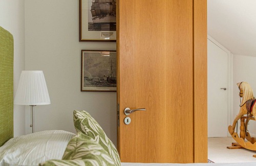 Newcastle Bed & Breakfast | Guest Rated 10/10: En-Suite Room with Family-Friendly Amenities