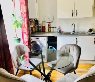 Junction Apartment | Prime Location: Steps from Metro & Close to Camden
