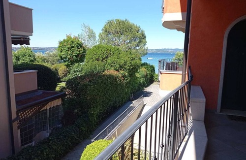 Sirmione Apartment | Relaxing Beachside Retreat with Pool and Jacuzzi Access