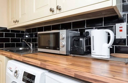 Rathmines Apartment | Ideal Location Cozy Studio with Reliable WiFi & TV