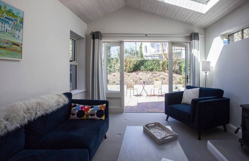 Claddagh House | Prime Location, Steps from Salthill Beach & Galway City