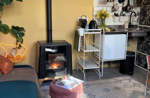 Alkmaar Ski Chalet | Prime Location in Alkmaar: Quiet Comfort Amidst Excitement