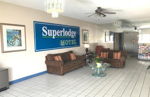 Northeast El Paso Hotel | Budget-Friendly Super Lodge Motel in El Paso with Pool