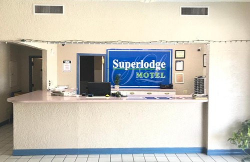 Northeast El Paso Hotel | Budget-Friendly Super Lodge Motel in El Paso with Pool