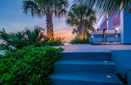 Sint Willibrordus Villa | Exquisite Oceanfront Villa Yazmin with Private Pool & Spa