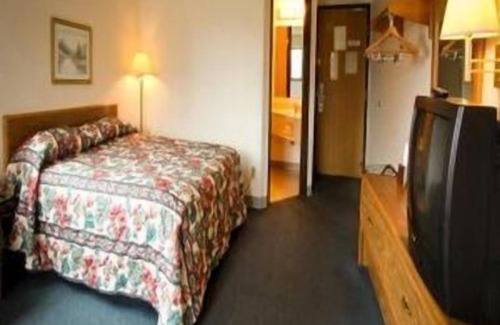 Granite Falls Hotel | Comfortable Stay at Super Motel Granite Falls with Breakfast