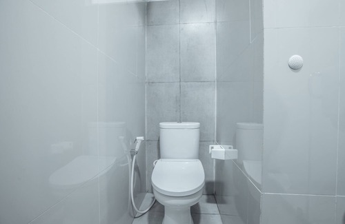 Tanjung Duren Utara Hotel | Family-Friendly OYO 1487 Residence Khoe - Rated 10/10!