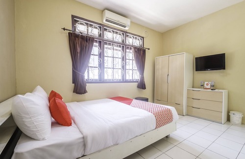 North Cirebon Hotel | Budget-Friendly Stay at OYO 1568 Stasiun Ka Cirebon