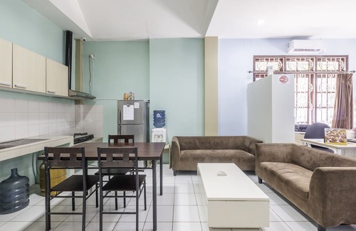 North Cirebon Hotel | Budget-Friendly Stay at OYO 1568 Stasiun Ka Cirebon