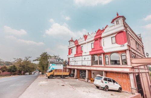 Cibinong Hotel | Discover Family-Friendly Comfort at SUPER OYO 1640 Fallinda