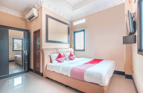 Cibinong Hotel | Budget-Friendly Fallinda Hotel: Breakfast & Family Fun Await!