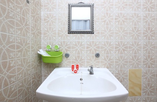 Kampung Kijing Hotel | Budget-Friendly Super OYO 89640 Hotel Pelangi Marang