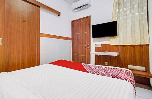 Kelapa Gading Barat Hotel | Budget-Friendly Stay at OYO 90422 Mall Of Indonesia