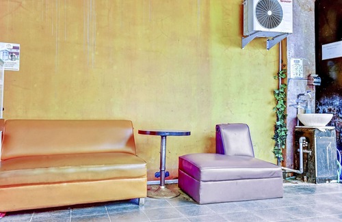 Cideng Hotel | Top-Rated Super OYO 90692 Point Hostel with Breakfast