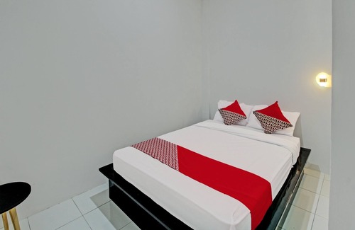 Tulungagung Hotel | Family-Friendly Stay at OYO 92433 Sirih Gading Guest House