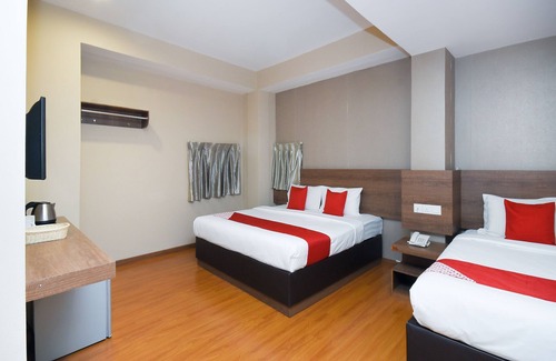 Miri Hotel | Budget-Friendly Super OYO 977 Hong Kong Suites with Breakfast