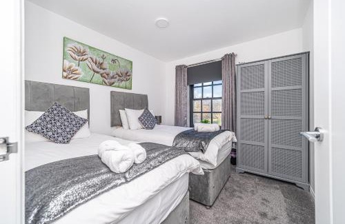 Dunfermline Apartment | Super Prime Abbey Free Parking By Tba
