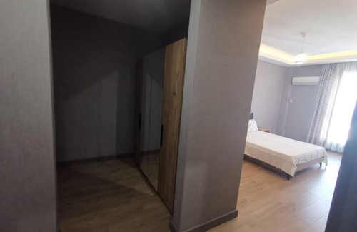 Basiskele Apartment | Relaxing New Flat in Başiskele with Pool & Family Amenities