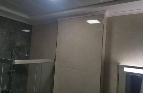 Basiskele Apartment | Relaxing New Flat in Başiskele with Pool & Family Amenities