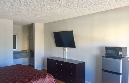 North Little Rock Hotel | Budget-Friendly Super Stay Inn with Family Amenities