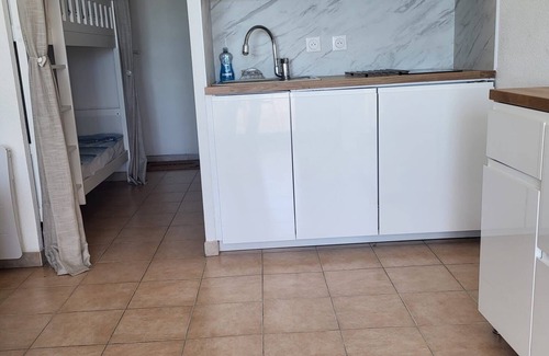 Sausset-les-Pins Apartment | Cozy Studio Cabine with Sea View and Family-Friendly Amenities