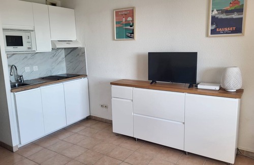 Sausset-les-Pins Apartment | Cozy Studio Cabine with Sea View and Family-Friendly Amenities