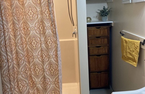 Allyn Apartment | Top Rated Super Studio in Allyn for Families