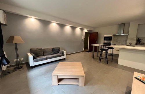 Saint-Eloi Apartment | Cozy T2 with Convenient Parking for Your Next Getaway