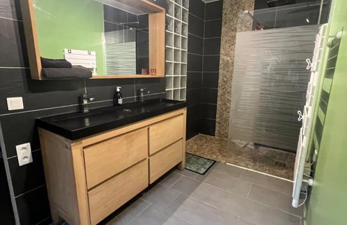Saint-Eloi Apartment | Cozy T2 with Convenient Parking for Your Next Getaway