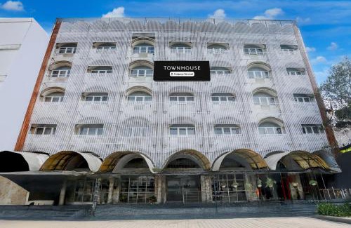 Allahabad Hotel | Super Townhouse Prayagraj Near Railway Station Formerly Santosh Palace