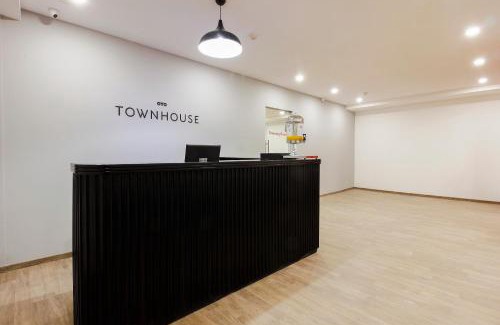 Hyderabad Hotel | Discover Townhouse RCC Elite: 4-Star Stay with Key Amenities