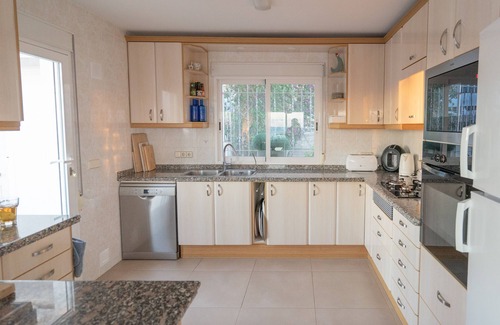 Coveta Fuma House | Beachfront Super Villa with Pool & Ocean Views for 10