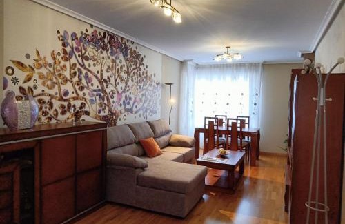 Leon Apartment | Cozy Semi-Central Apartment, Rated 9.6/10 & Family Friendly