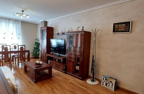 Leon Apartment | Cozy Semi-Central Apartment, Rated 9.6/10 & Family Friendly