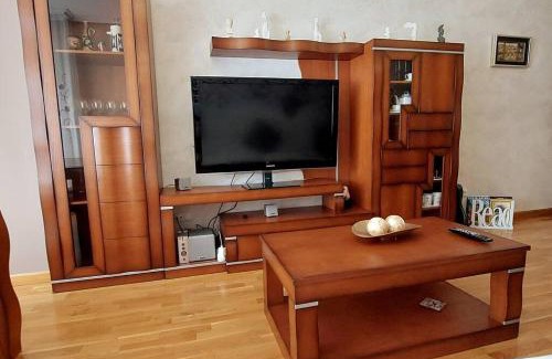 Leon Apartment | Cozy Semi-Central Apartment, Rated 9.6/10 & Family Friendly