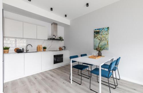 Wilanow Apartment | Family-Friendly Stay at SuperApart Herbu Janina, Wilanów