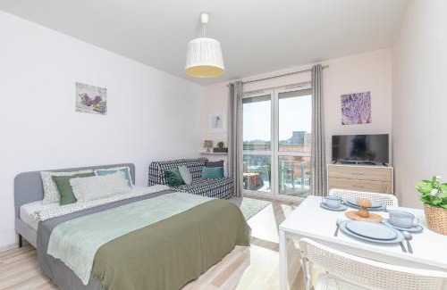 Sielce Apartment | Comfortable Stay at SuperApart Kierbedzia - Family Friendly!