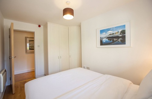 Temple Bar Apartment | Modern 1-Bed Apartment Steps from Grafton Street