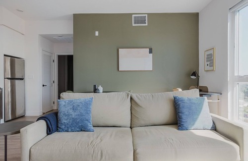 East Pasadena Apartment | Superb 1BR w/Gym & Elev, nr Dining & Hiking