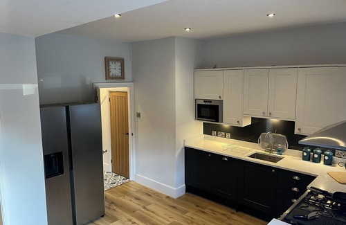 Stoke-on-Trent Apartment | Modern 2-Bed Apartment in Prime Location with Kitchen & Pets