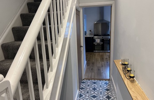 Stoke-on-Trent Apartment | Modern 2-Bed Apartment in Prime Location with Kitchen & Pets