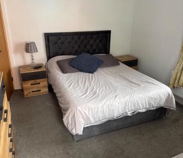 Stoke-on-Trent Apartment | Elegant 2-Bed Apartment in Prime Location, Pet-Friendly